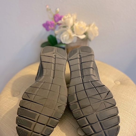 Nike Training Sneakers - Size 8.5 - Picture 11 of 12